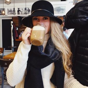 Meet your Posher, Alicia